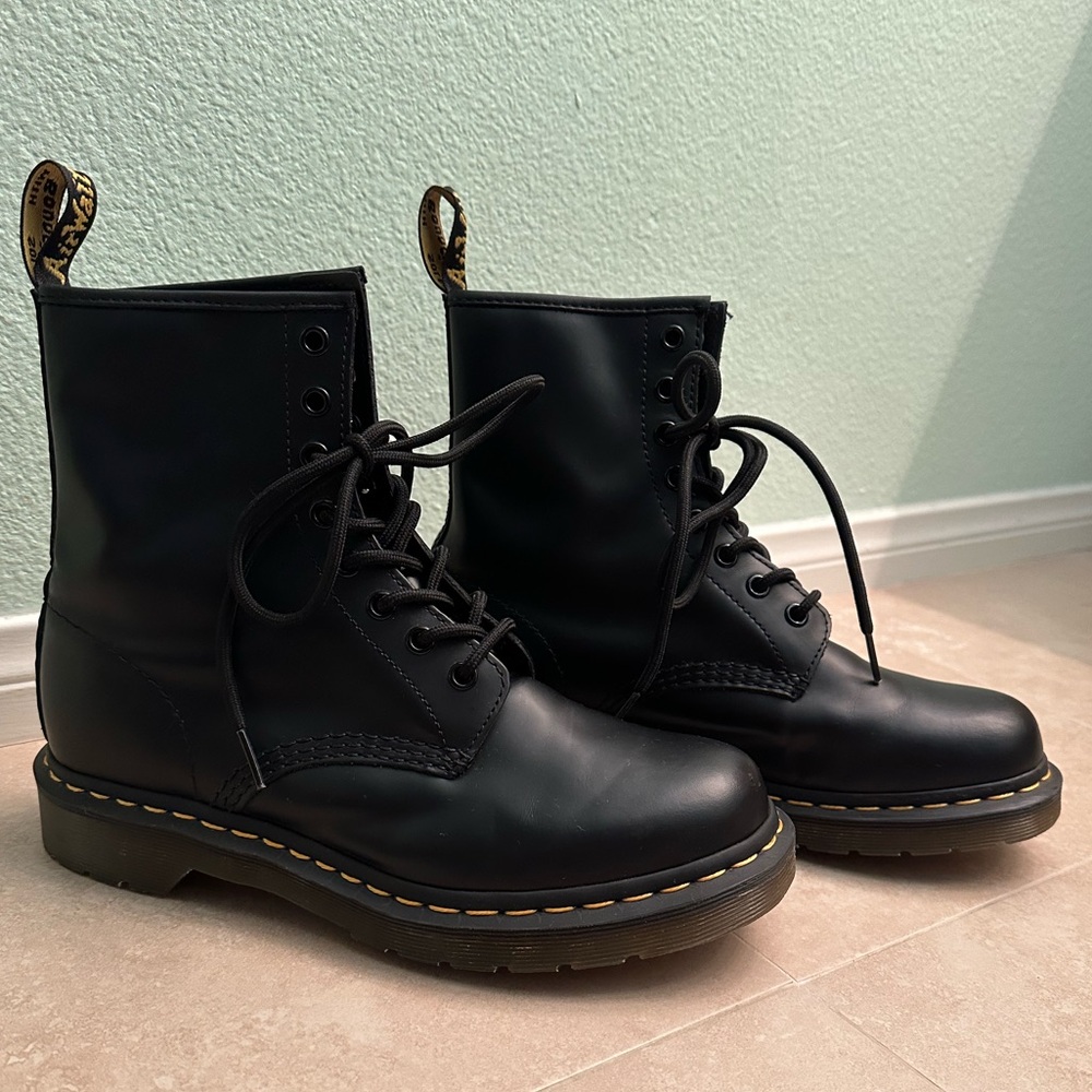 1460 WOMEN'S SMOOTH LEATHER LACE UP BOOTS